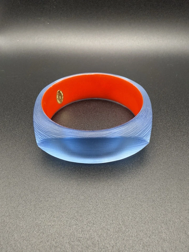 罕见复古 Alexis Bittar 手工雕刻蓝色 Lucite 红色漆面手镯手链 — 第 2/4 张图片
