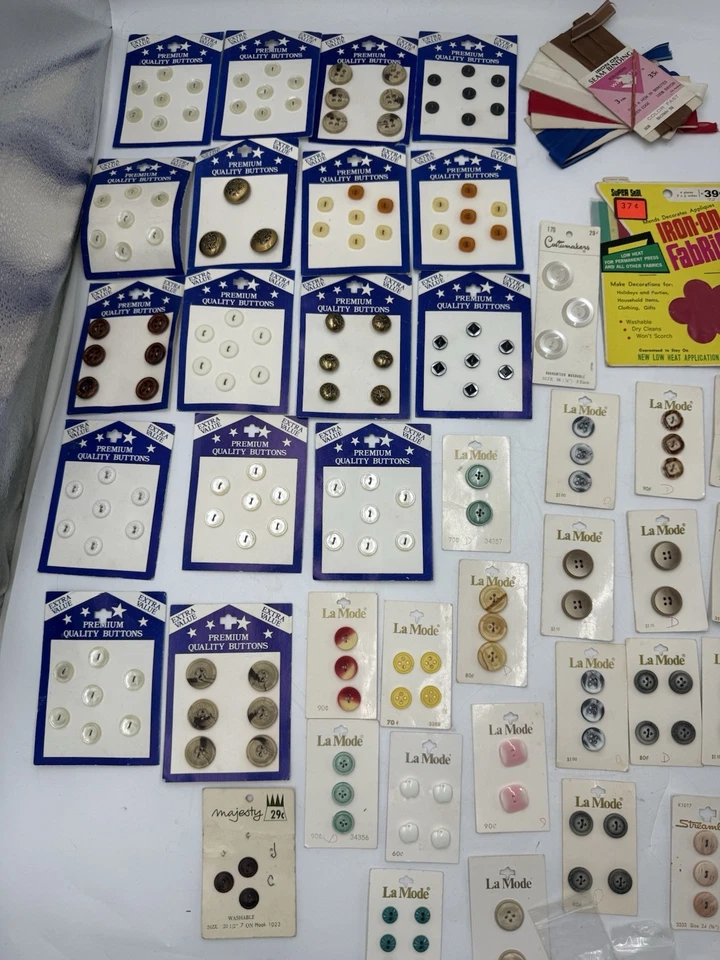 🌟Premium Quality and la mode buttons and more lot🌟 - Image 2 of 4