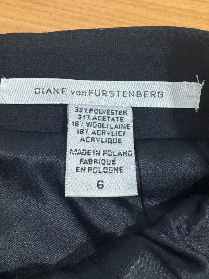 Falda corta Diane von Furstenberg negra lunares línea A talla 6 Foto 3 de 3