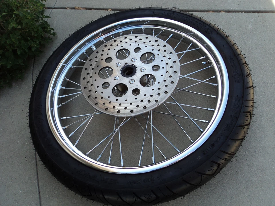 Rueda delantera y neumático Harley 21" '99 y anteriores FXDWG y Softail personalizado Foto 2 de 4