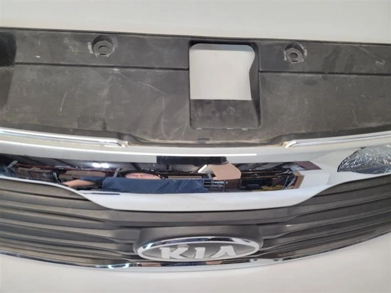 2010 11 2012 KIA SPORTAGE Grille Upper Chrome Surround  Foto 3 de 4