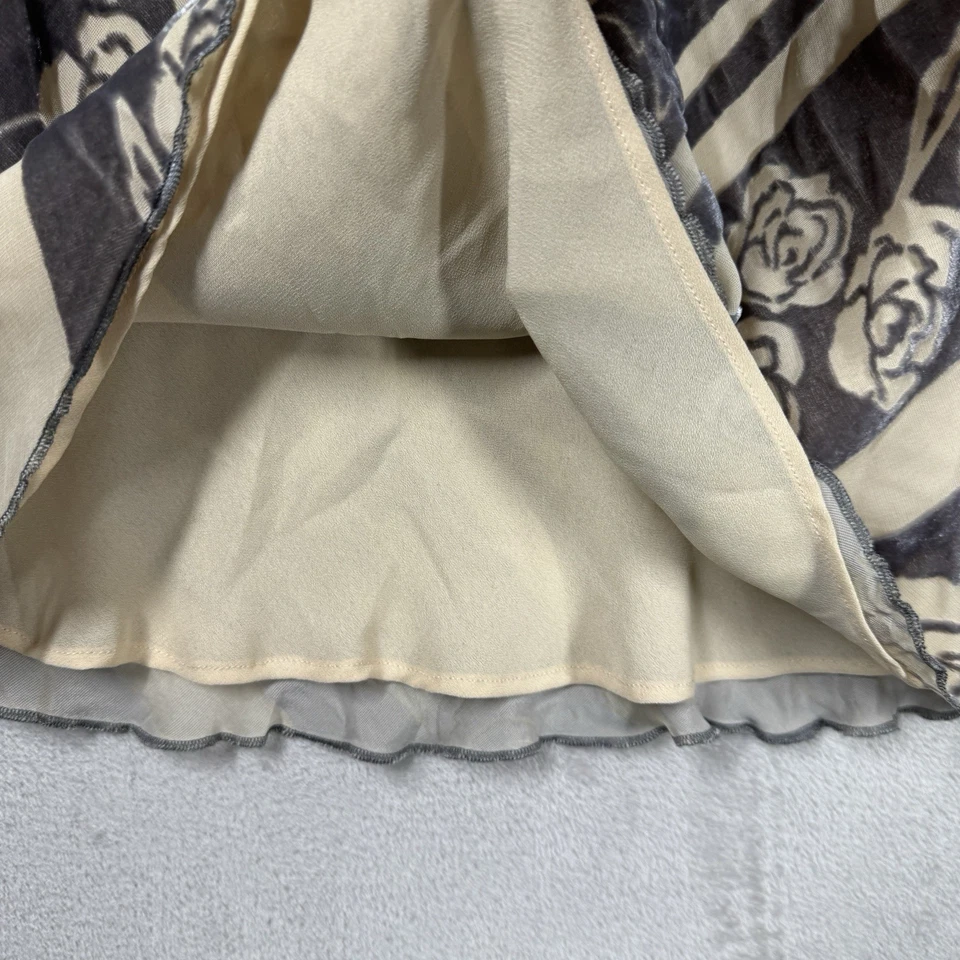 White House Black Market Top WHBM Velvet Silk Floral Babydol Y2K XS Gray Ivory - Image 4 of 4