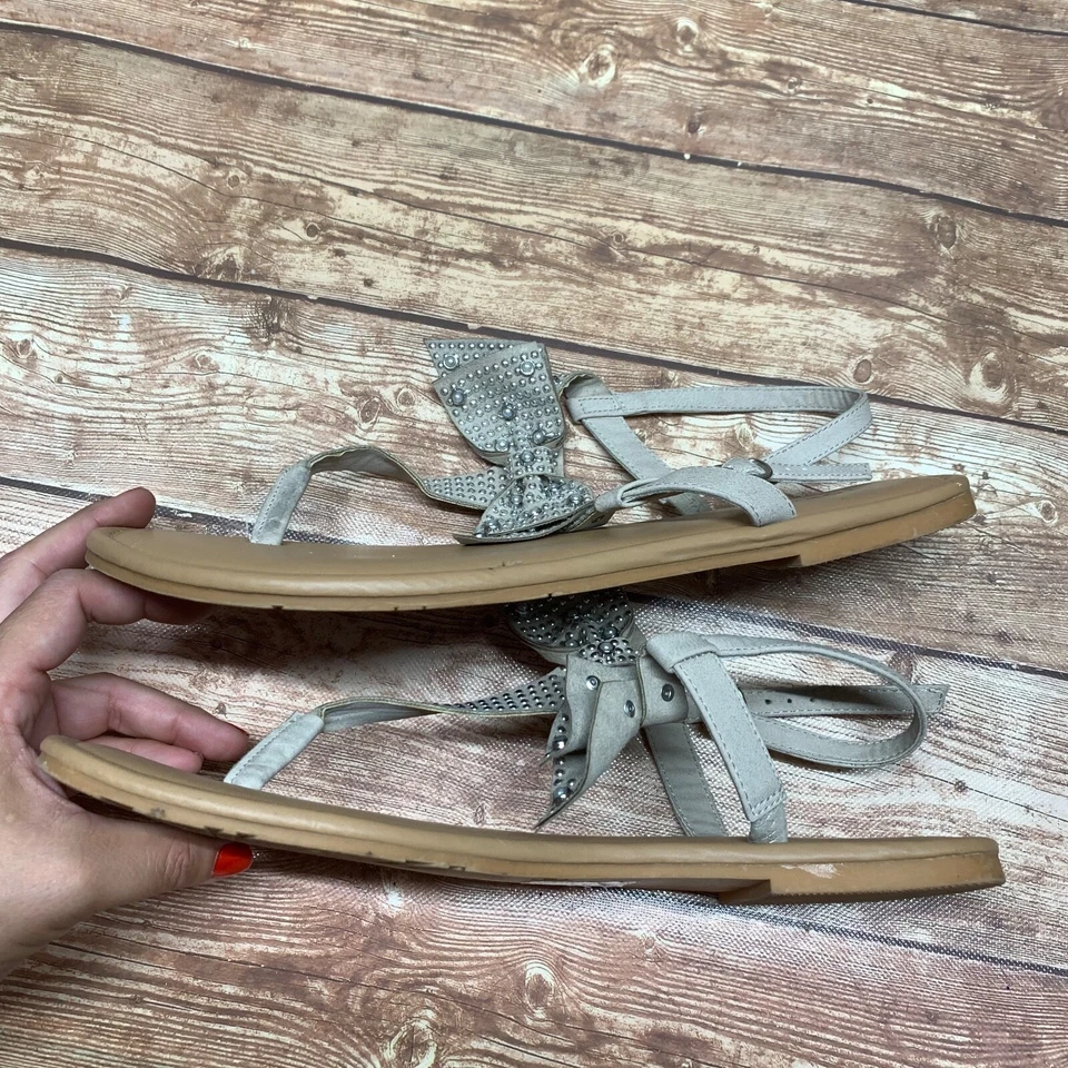 Torrid 凉鞋女式 12 W 宽裸银色水钻镶嵌丁字裤蝴蝶结楔形 — 第 3/4 张图片