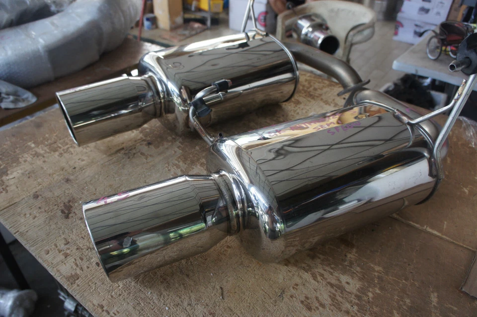 JDM FUJITSUBO AUTORIZE S FGK Subaru Legacy Touring vagón BR9 Sti doble escape Foto 2 de 4