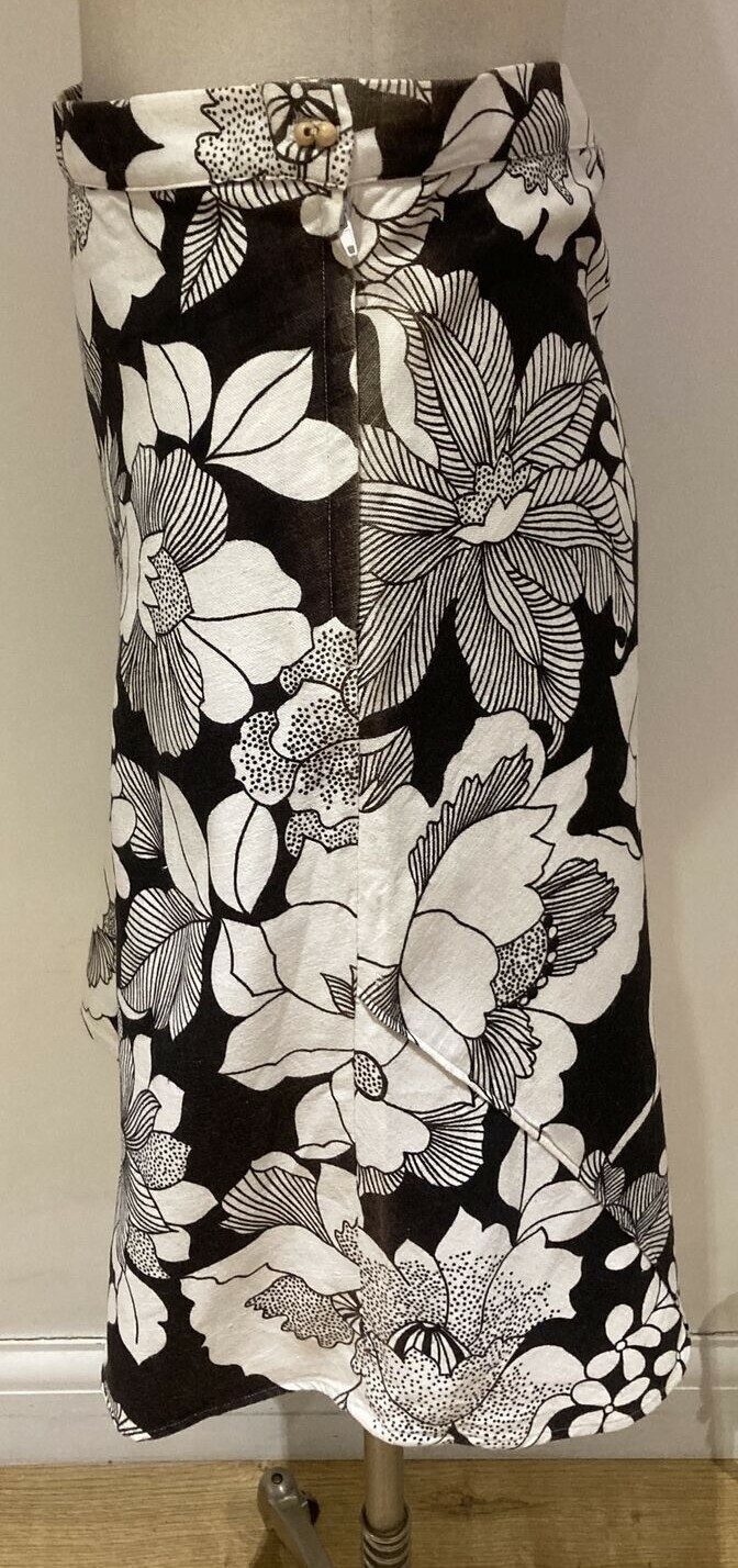 Vintage 1970s White/Black Floral Print Skirt, by Louise Hedley, 15" Across Waist 3