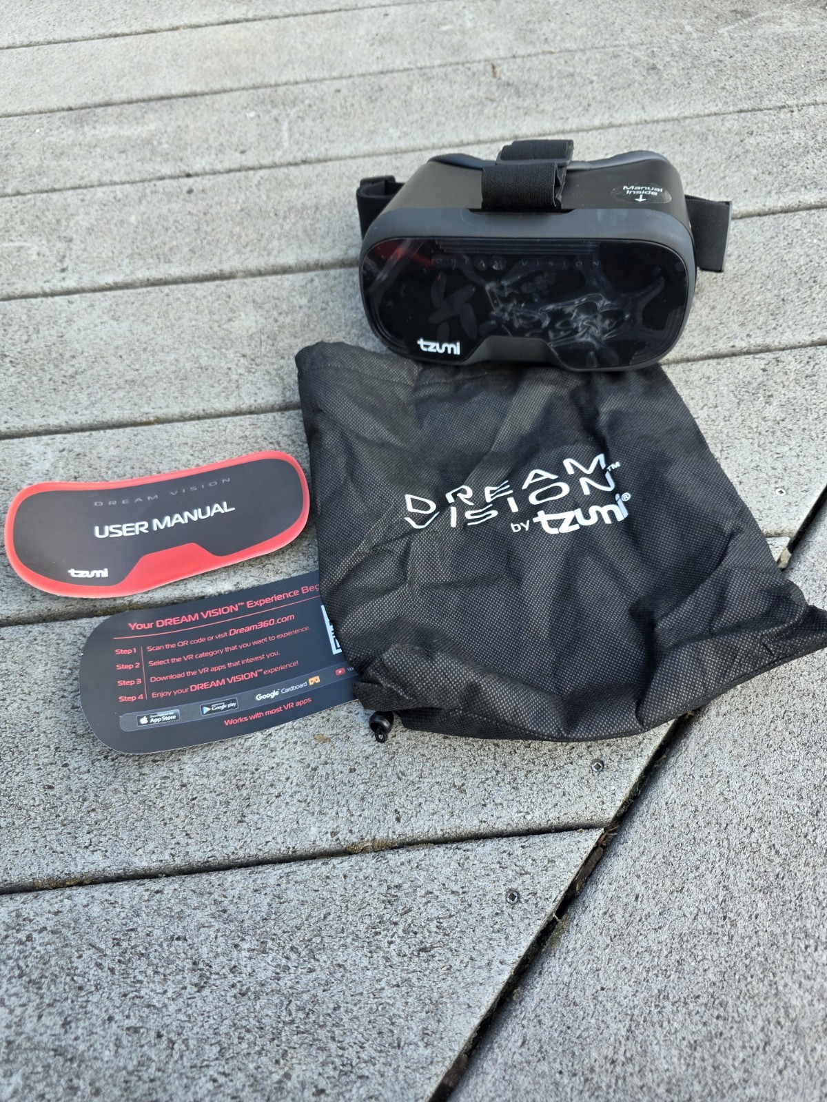 Dream Vision by Tzumi VR Headset With Bag And Manual NEW