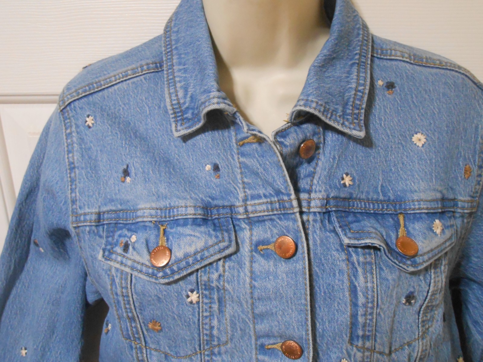 Universal Thread Denim jean Jacket Size Small Emb… - image 16