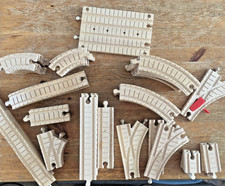 Thomas Wooden Track Lot Straight Curves Switches 70 Pieces Clickity-Clack