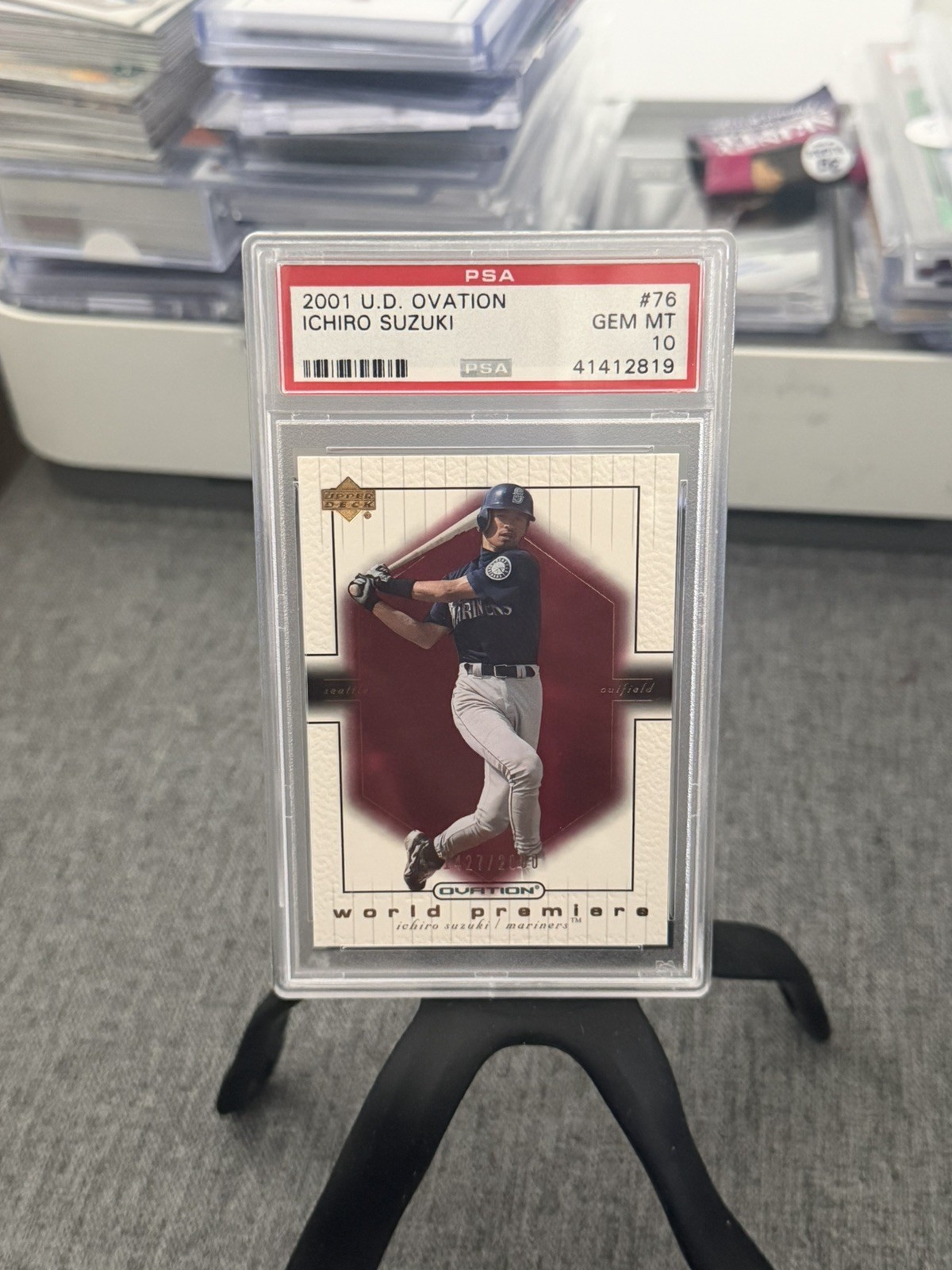 2001 Upper Deck Ovation 76 Ichiro Suzuki /2000 World Premiere PSA 10; Mariners