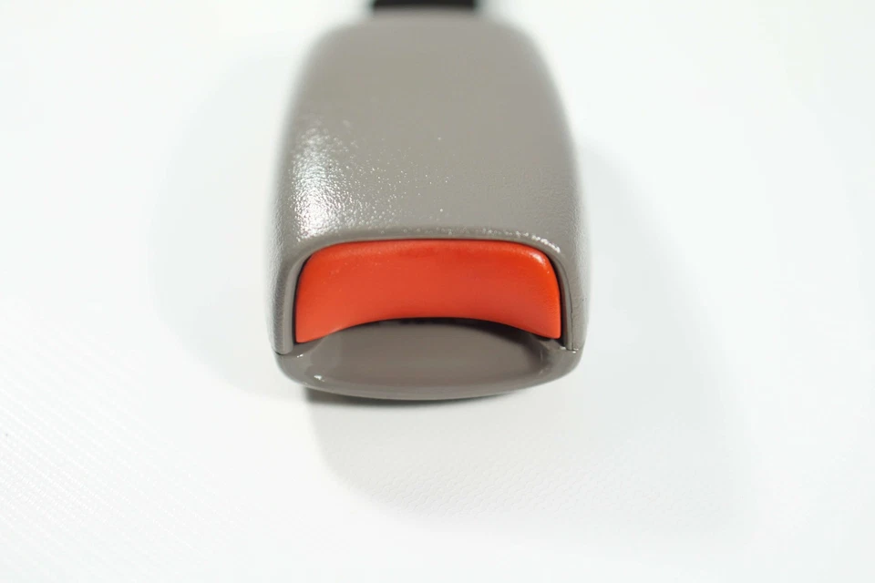 Segunda fila cinturón de seguridad hebilla extremo derecho derecho OEM 2000-2002 Escalade Tahoe Yukon ✅ Foto 2 de 4