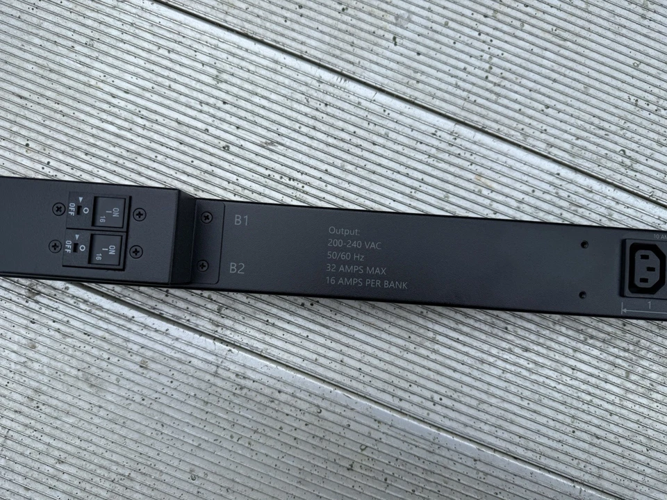 APC AP7553 20x C13 4x C19 Basic ZeroU Rack PDU Power Distribution Unit 32A 230V - Image 3 of 4