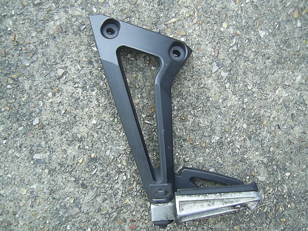 Réparer Platine AR Gauche FZ6 S2 Support Passager Complet avec Repose-Pied