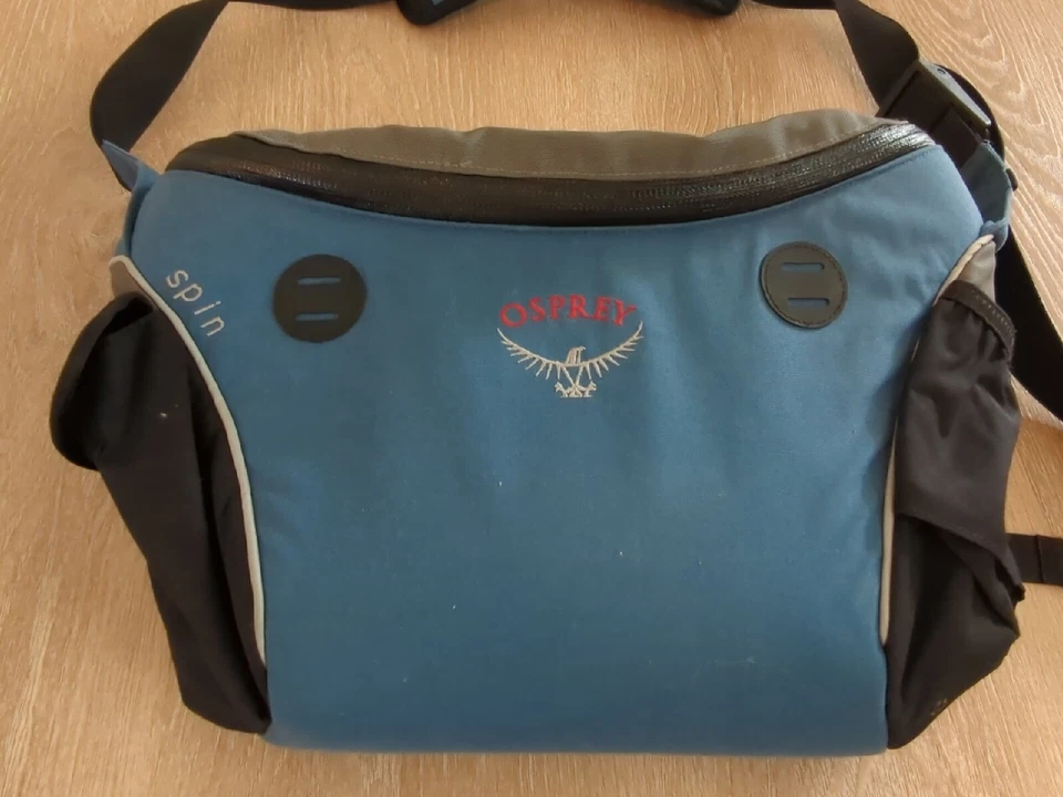 Bolso Mensajero/Mensajero Osprey Pack Spin Azul y Negro Foto 2 de 4