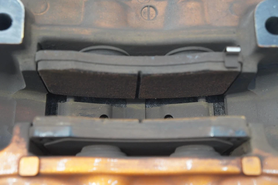 Pinza de freno trasera izquierda 44011JF20D OEM Nissan GT-R 2010-21 Foto 4 de 4