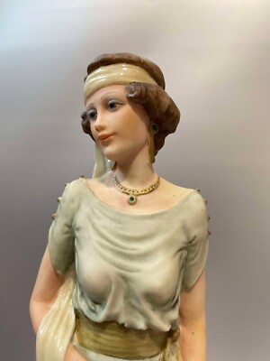 Auro Belcari LADY HOLDING FAN italienische Figur Dear Studio