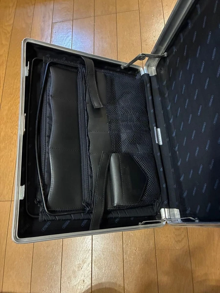 RIMOWA custodia in alluminio argento - Immagine 4 di 4