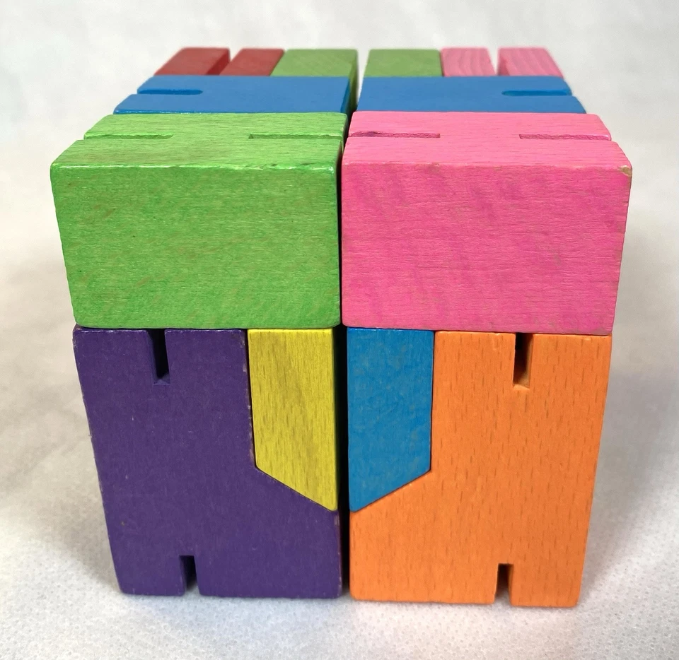 Robot rompecabezas cubo madera multicolor Cubebot Areaware de David Weeks Studio Foto 4 de 4