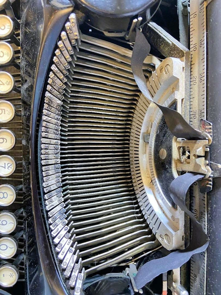 Vin 1930-х Underwood портативный 4 банка модель E пишущая машинка в чехле - Изображение 3 из 4