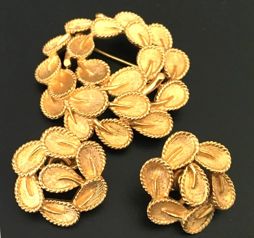 Vintage Brooch Pin Earrings Set SIGNED TRIFARI Leaf Gold tone Jewelry lot y