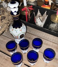 Böhmisches Glas Überfang Karaffe + 6 Gläser Milchglas bemalt Emaille