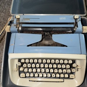 Royal Safari Typewriter | eBay