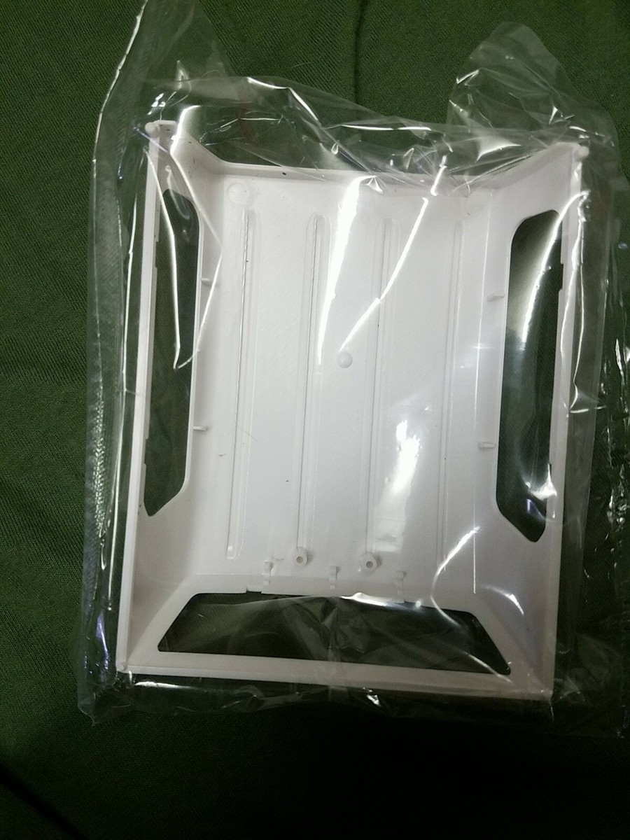 Archivo STL gratuito WPL C24 C24-1 REJILLA DELANTERA CON LOGOTIPO TOYOTA HILUX DE 3 PUNTOS LED