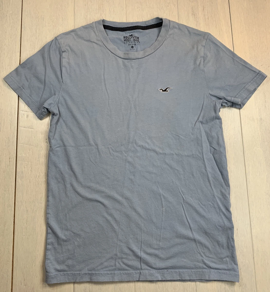 Hollister must have best sale tee