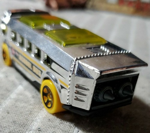 2013 Hot Wheels HW Racing Hot Wheels High Chrome W Yellow Race Wheels - Picture 4 of 6
