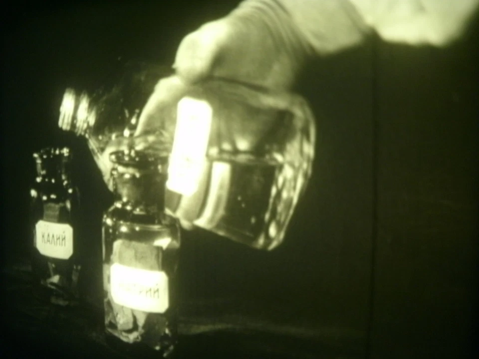16mm Soviete education " Alkali metals " Film b/w Movie - Image 4 of 4