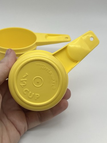 (3) Misurini Tupperware vintage nido giallo brillante 1/4, 1/2, 2/3 tazze - Foto 5 di 7