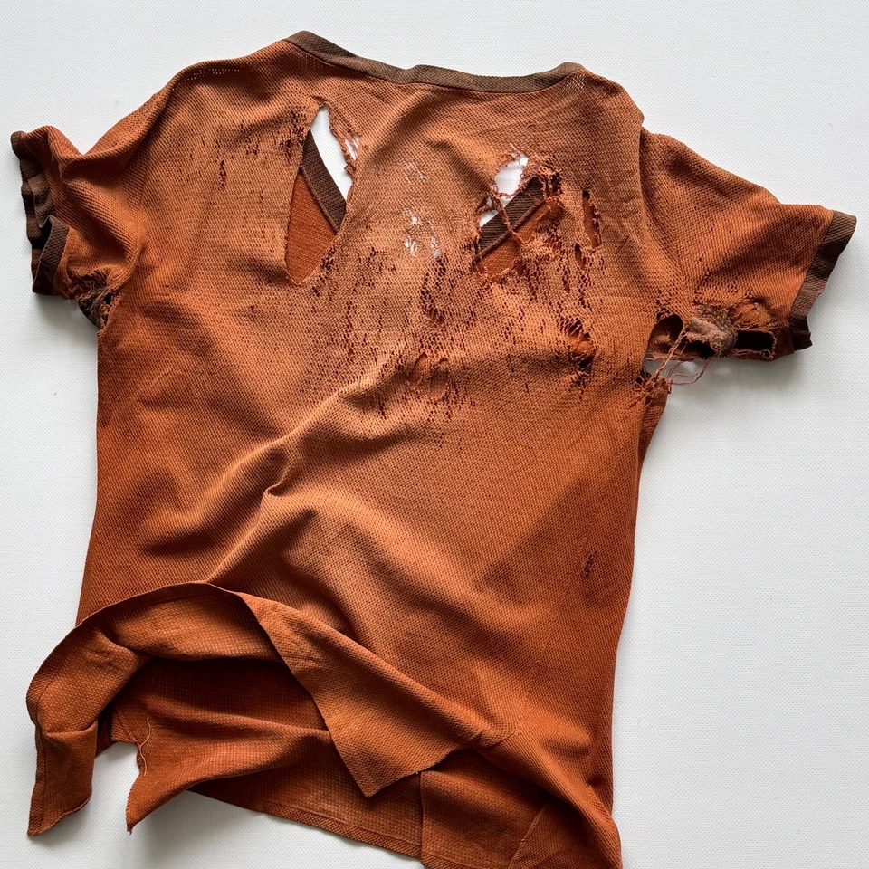 Camiseta alemana vintage de 1930 con cuello en V aplastada envejecida Foto 3 de 4