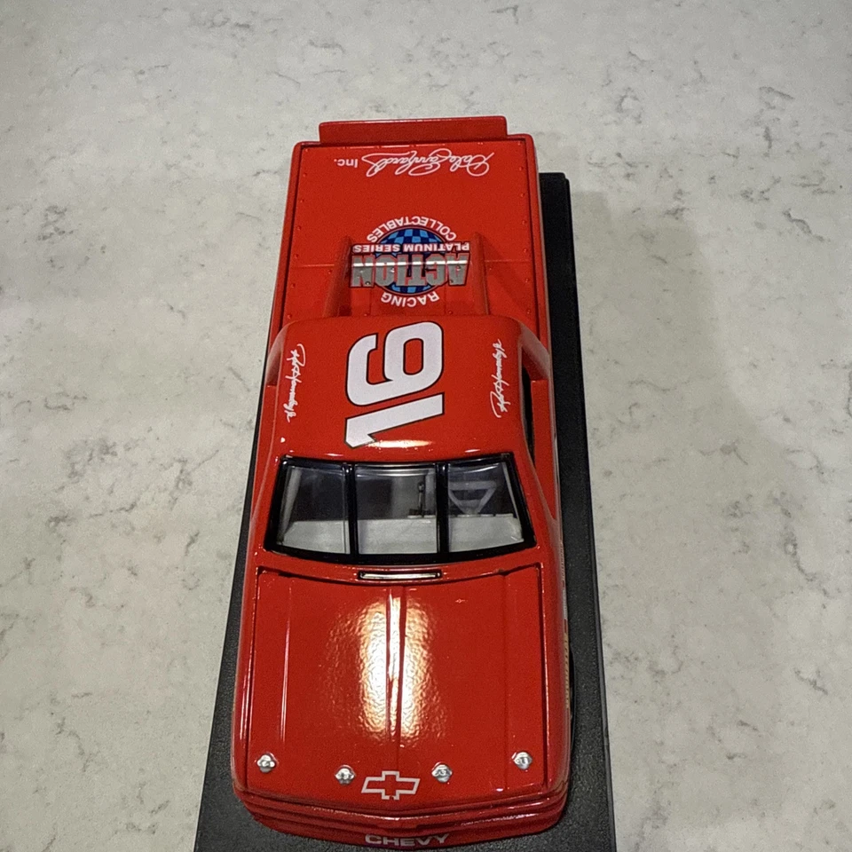 Action Ron Hornaday Jr Racing Action escala 1/24 Die Cast Bank 1995 sin caja Foto 4 de 4