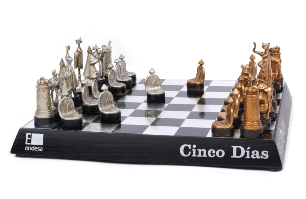 Jeu d'échecs surréaliste DALI collector, 2003