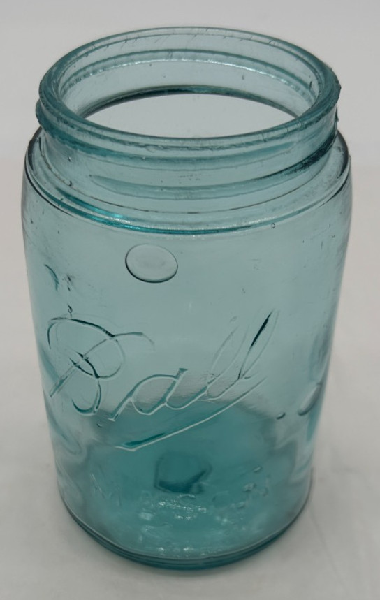 Aqua pint BALL MASON jar - dropped "a" - large bubbles