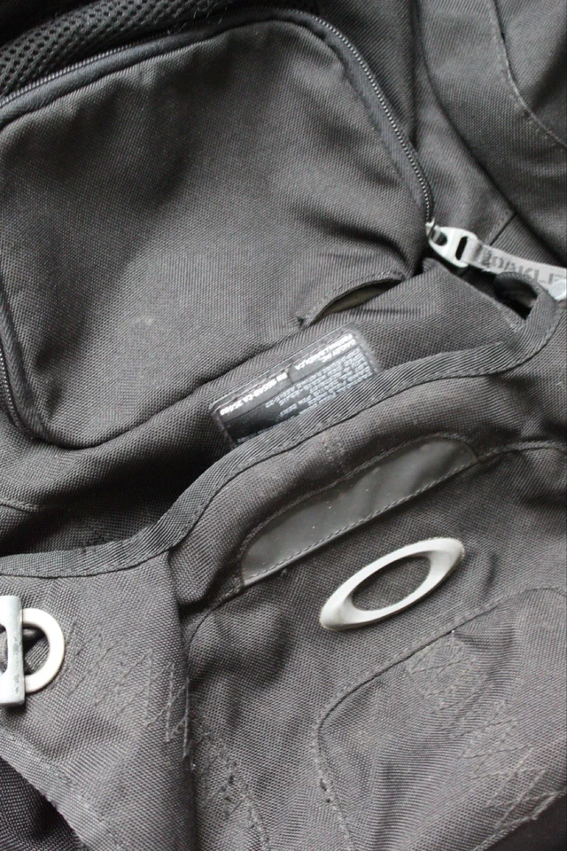 Vintage Oakley Panel Backpack Black “The Book of Eli” Tactical Bag Y2K - Image 2 of 4