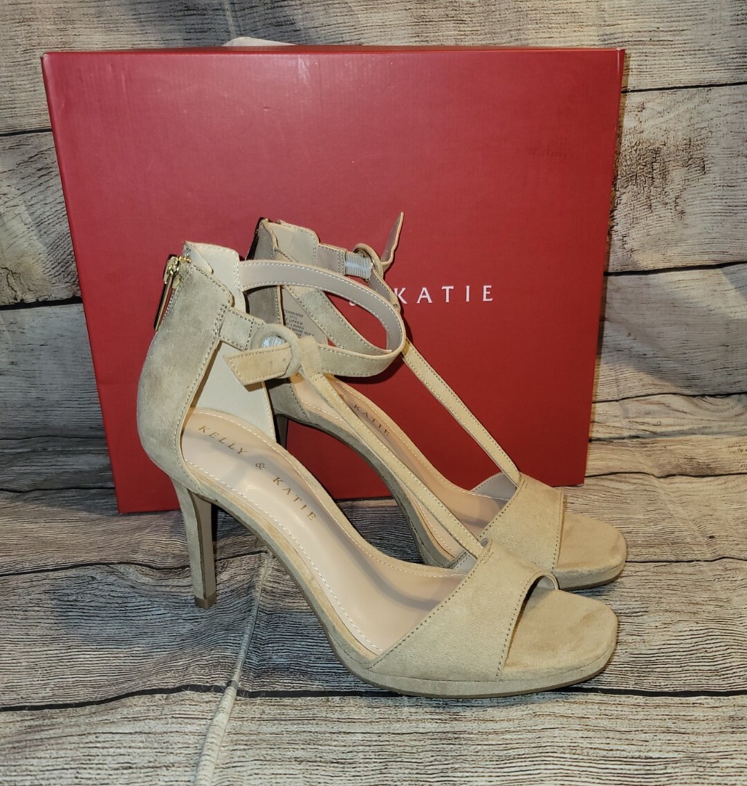 NEW, KELLY KATIE NUDE MICROSUEDE HEELS SIZE IN BOX Niagamas