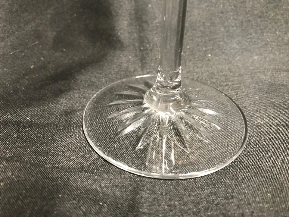 Juego de 4 ~ Copas de Vino Borde Dorado ~ Hoja / Vid ~ 8 5/8" Alto x 2 1/2" Ala Foto 4 de 4