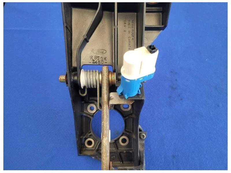 Ford Mustang GT 2006 4,6 L convertible pedal de freno jaula caja 2542 Foto 3 de 4