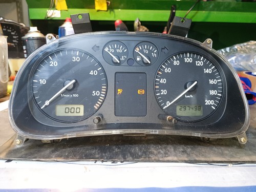 0493 Tacho Kombiinstrument VW Polo 6N1 Facelift 1,7 SDI 6N0919861A 297498 km