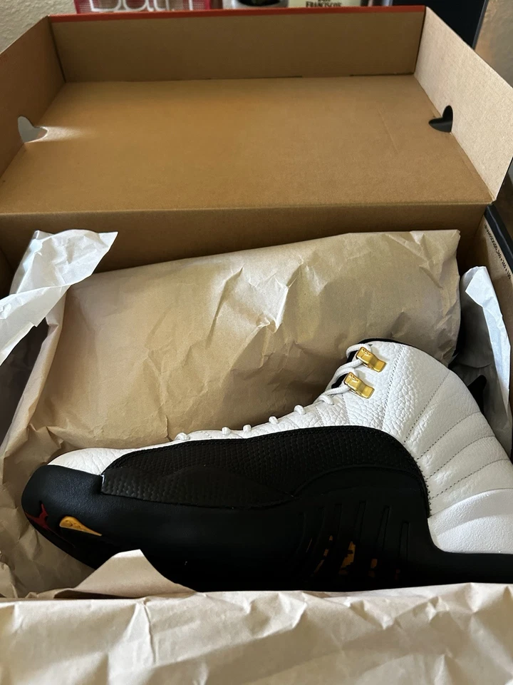Taxi Air Jordan 12 Retro 2025 Foto 4 de 4