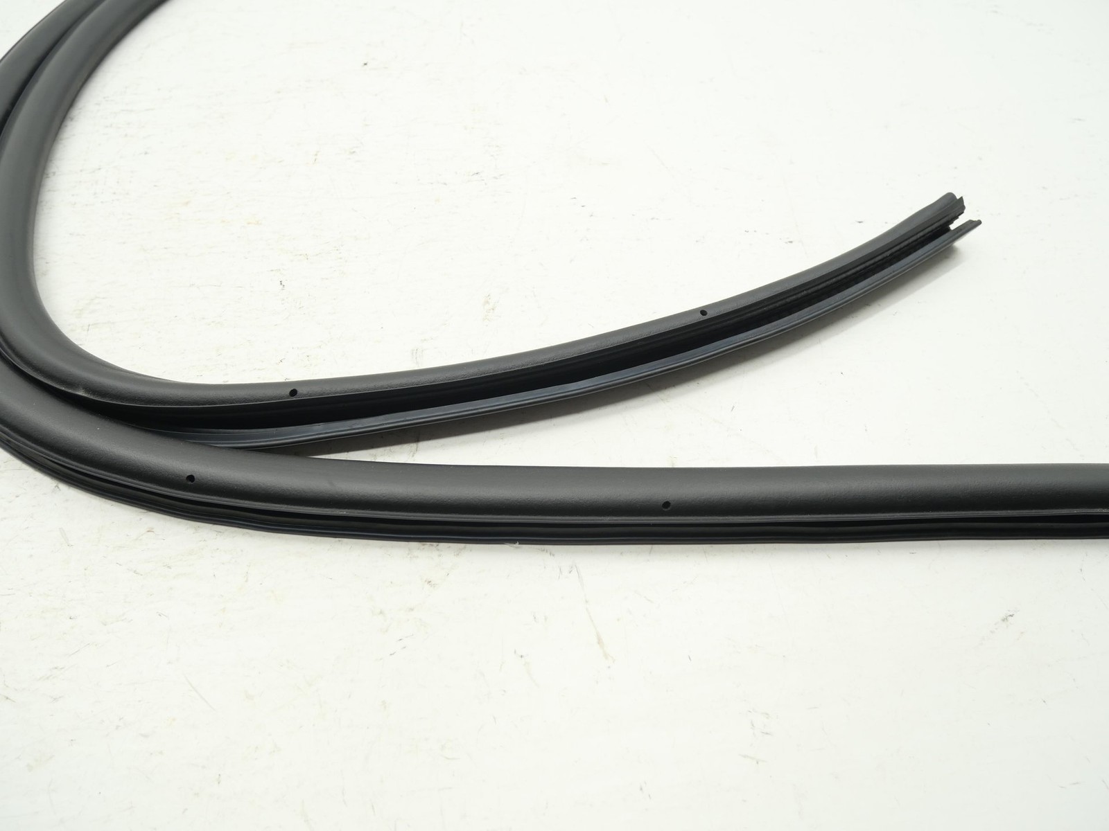 2005 Bentley Continental GT Coupe Weather Stripping Strip Seal Rubber LH/RH OEM