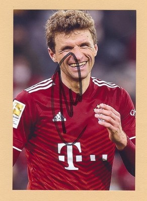 Thoma Müller - FC BAYERN MUENCHEN - ORIGINAL-Autogramm auf 10 x 15 cm Foto II