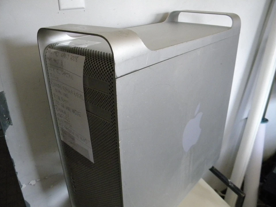 Apple A1186 Mac Pro (principios de 2008) 2X Xeon E5462 @ 2,8 GHz 4C 8 GB 500 GB ATI 2600 Foto 3 de 4