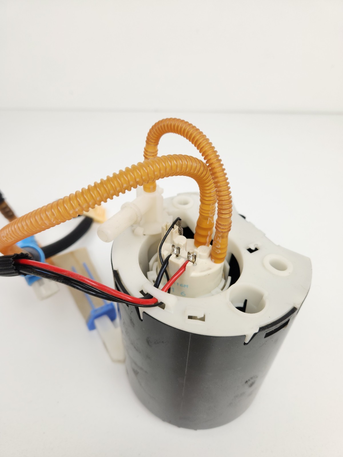 2015-2016 MCLAREN 650S SPIDER LEFT DRIVER SIDE FUEL SENDING DELIVERY PUMP OEM 