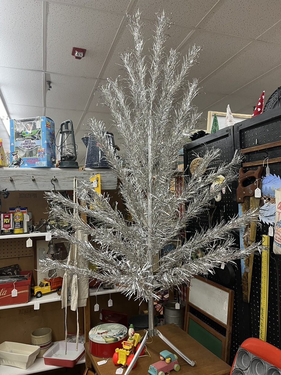 Evergleam Stainless Aluminum Christmas Tree 6 FT 43 Branches