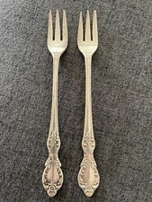 VTG WM ROGERS MFG CO Extra Plate 1959 Grand Elegance 2 Condiment / Seafood Forks