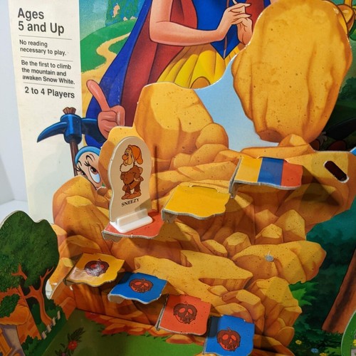 Disney Snow White, Break the Spell Game, 3-D Gameboard, No Reading Ages 5 and Up - Picture 6 of 12