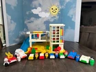 VINTAGE FISHER PRICE LITTLE PEOPLE PARKING RAMP GARAGE #930 with BOX. EXTRAS!