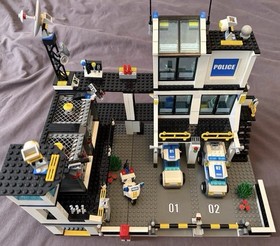 LEGO CITY: Police Headquarters (7744)