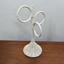 VTG White Wicker Rattan 3-Ring Counter Towel Holder Stand Bathroom Decor Flowers